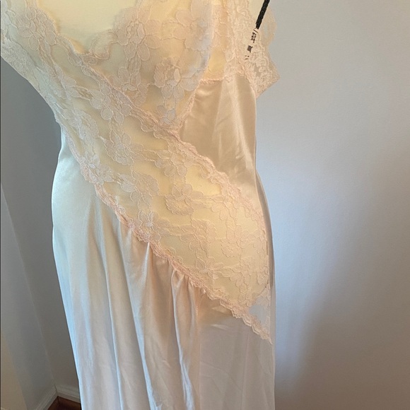 Vintage made in the USA nightgown brand is Val mode small - Picture 3 of 12